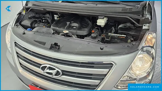 HYUNDAI STAREX 5-SEATER VAN