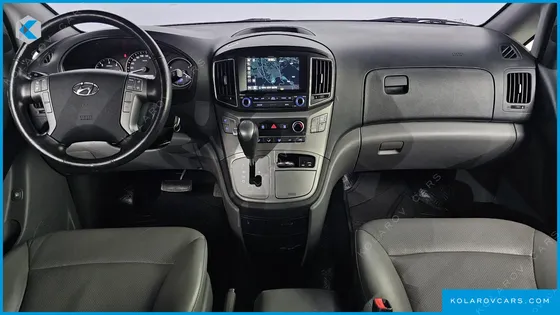 HYUNDAI STAREX 5-SEATER VAN