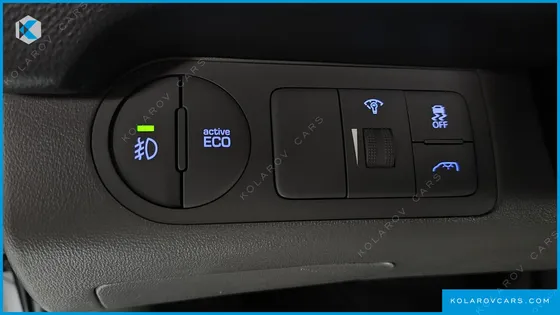 HYUNDAI STAREX 5-SEATER VAN