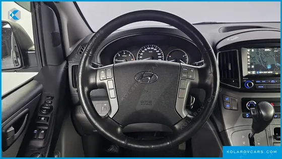 HYUNDAI STAREX 5-SEATER VAN