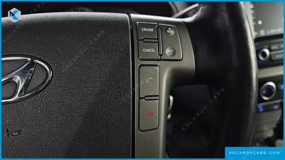 HYUNDAI STAREX 5-SEATER VAN