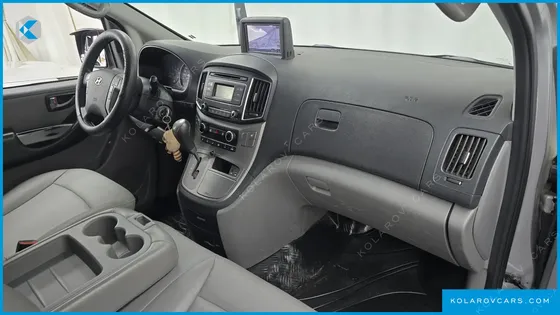 HYUNDAI STAREX 3-SEATER VAN