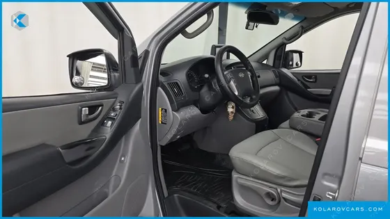 HYUNDAI STAREX 3-SEATER VAN
