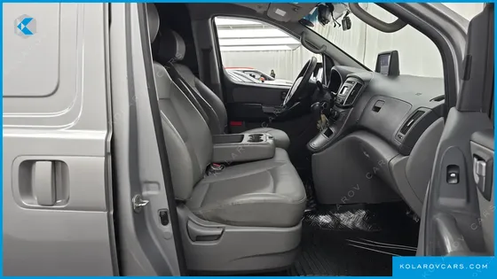 HYUNDAI STAREX 3-SEATER VAN