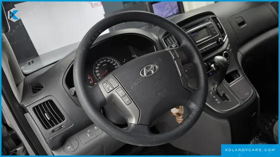 HYUNDAI STAREX 3-SEATER VAN