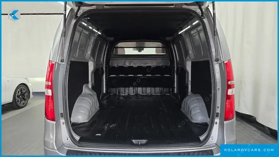 HYUNDAI STAREX 3-SEATER VAN