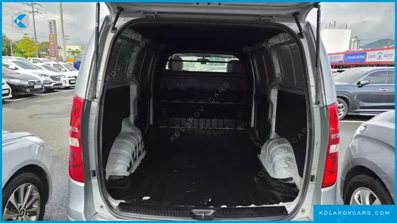 HYUNDAI STAREX 3-SEATER VAN