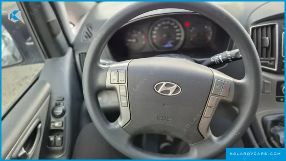 HYUNDAI STAREX 3-SEATER VAN