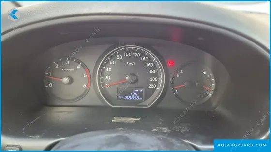HYUNDAI STAREX 3-SEATER VAN