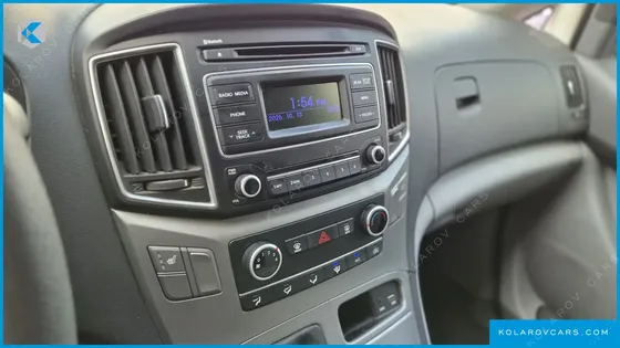 HYUNDAI STAREX 3-SEATER VAN