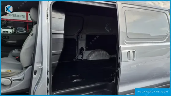 HYUNDAI STAREX 3-SEATER VAN