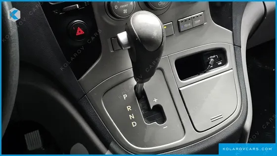 HYUNDAI STAREX 11-SEATER WAGON