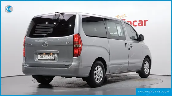 HYUNDAI STAREX 5-SEATER VAN