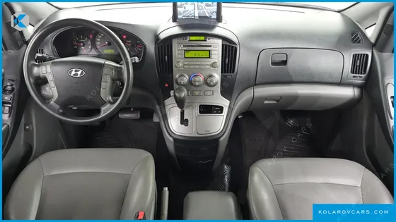 HYUNDAI STAREX 5-SEATER VAN