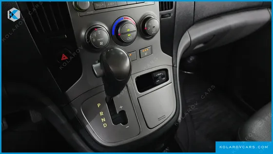 HYUNDAI STAREX 5-SEATER VAN