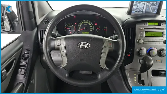 HYUNDAI STAREX 5-SEATER VAN