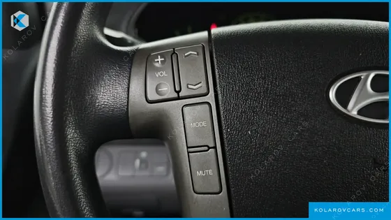 HYUNDAI STAREX 5-SEATER VAN