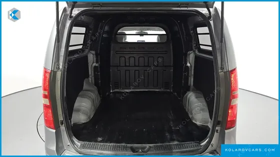 HYUNDAI STAREX 5-SEATER VAN
