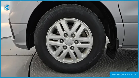 HYUNDAI STAREX VAN 3-SEATER