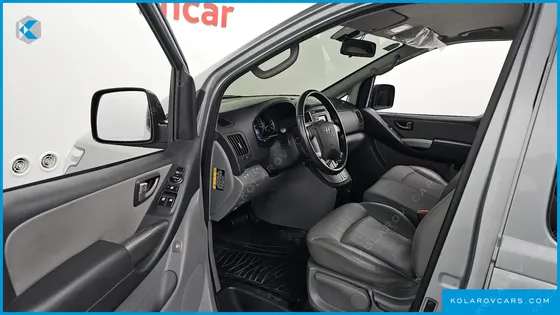 HYUNDAI STAREX VAN 3-SEATER