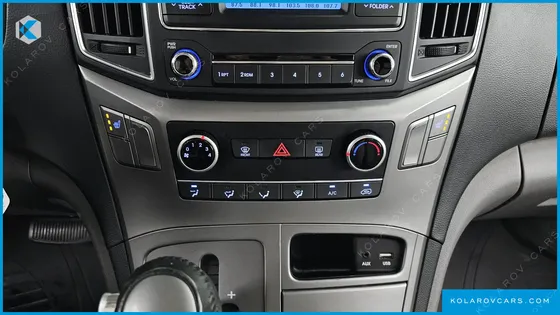 HYUNDAI STAREX VAN 3-SEATER