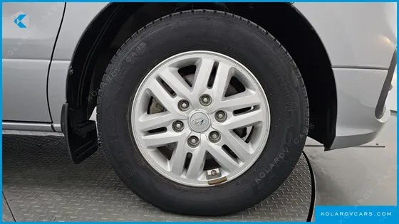 HYUNDAI STAREX VAN 3-SEATER