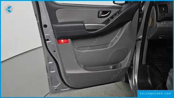 HYUNDAI STAREX VAN 3-SEATER