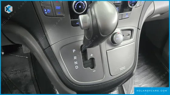 HYUNDAI STAREX 4WD WAGON 11-SEATER