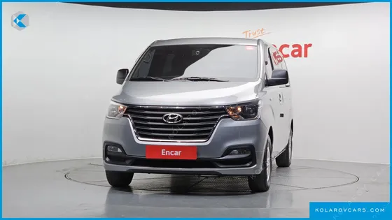 HYUNDAI STAREX VAN 5-SEATER