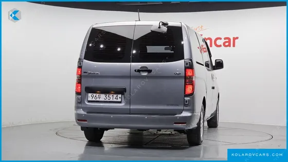 HYUNDAI STAREX VAN 5-SEATER