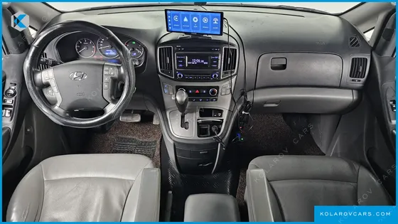 HYUNDAI STAREX VAN 5-SEATER