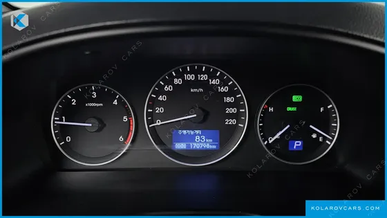 HYUNDAI STAREX VAN 5-SEATER