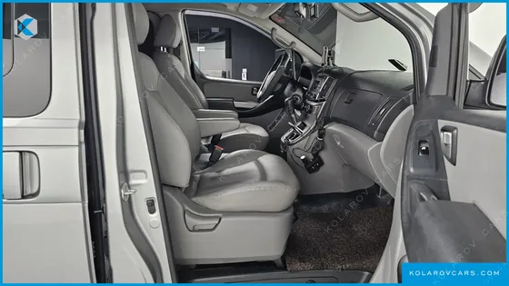 HYUNDAI STAREX VAN 5-SEATER
