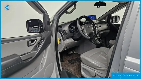 HYUNDAI STAREX VAN 5-SEATER