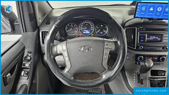 HYUNDAI STAREX VAN 5-SEATER