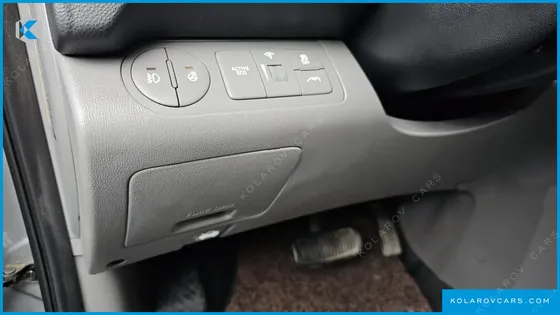 HYUNDAI STAREX VAN 5-SEATER
