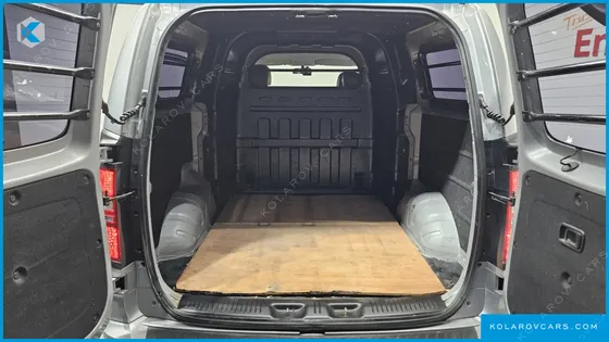 HYUNDAI STAREX VAN 5-SEATER