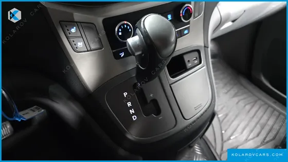 HYUNDAI STAREX VAN 3-SEATER