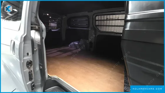 HYUNDAI STAREX VAN 3-SEATER
