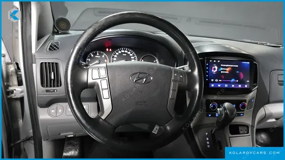 HYUNDAI STAREX VAN 3-SEATER
