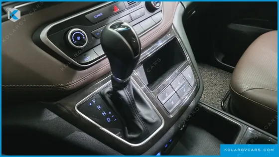 HYUNDAI STAREX 4WD URBAN 9-SEATER