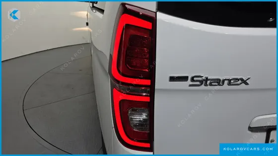 HYUNDAI STAREX 4WD URBAN 9-SEATER