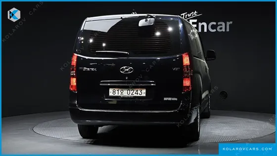 HYUNDAI STAREX VAN 5-SEATER