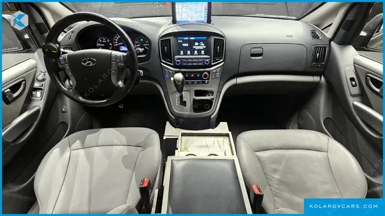 HYUNDAI STAREX VAN 5-SEATER