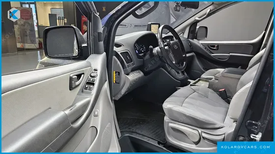 HYUNDAI STAREX VAN 5-SEATER
