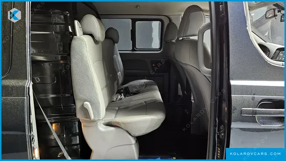 HYUNDAI STAREX VAN 5-SEATER