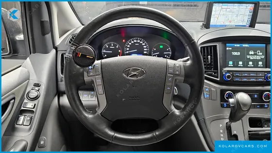 HYUNDAI STAREX VAN 5-SEATER
