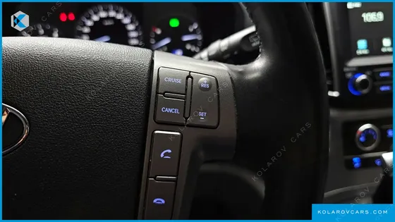 HYUNDAI STAREX VAN 5-SEATER