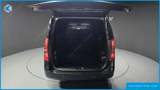 HYUNDAI STAREX VAN 5-SEATER