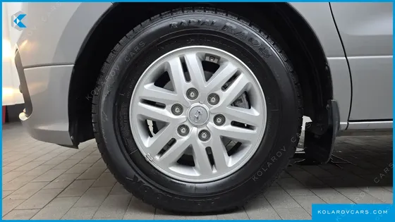 HYUNDAI STAREX VAN 3-SEATER